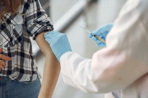 Гинцбург оценил продолжение испытаний вакцины от коронавируса после смерти добровольца 