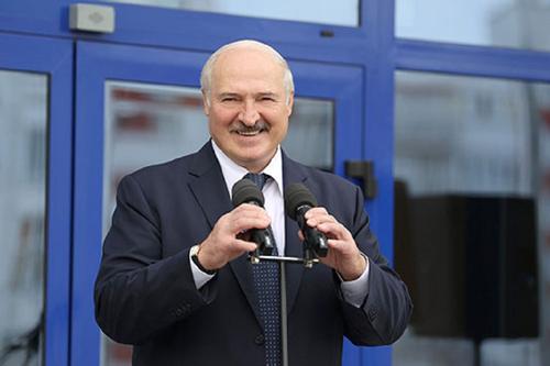 Лукашенко назвал сыр антиковидным средством