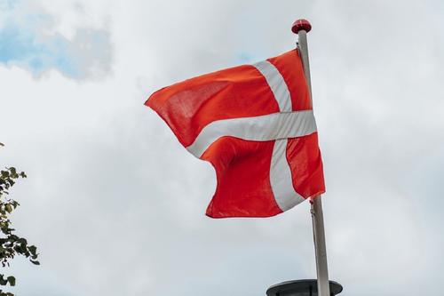 В Дании запретили собираться большими группами и продавать алкоголь после 22 часов