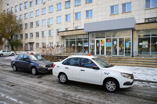 Автомобили «Яндекс.Такси» начали перевозку врачей в Челябинске и Магнитогорске