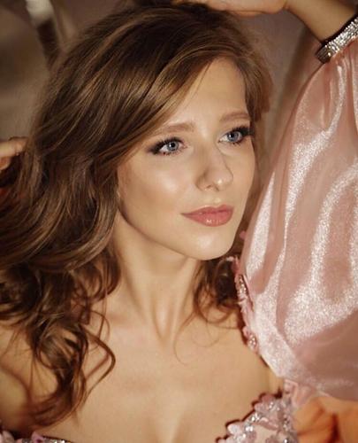 В сети обсуждают новое фото актрисы Лизы Арзамасовой