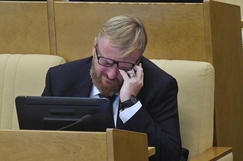 Милонов «со слезами» опроверг информацию, что его нет на заседании Госдумы из-за отказа сдавать тест на COVID-19