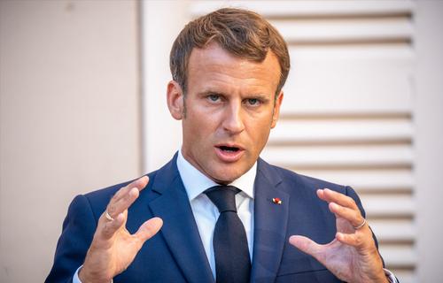 Власти Франции намекнули на трудные covid-решения