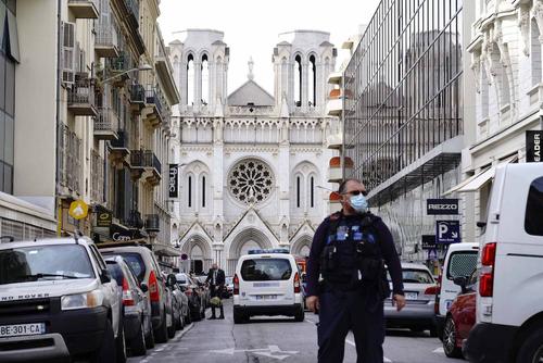 Священник из Ниццы сообщил, что церкви получали предупреждения о возможном нападении