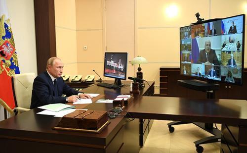 Владимир Путин назвал сроки массовой вакцинации от COVID-19