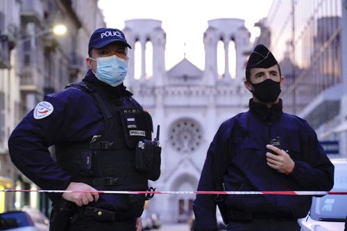 Al-Arabiya: Напавший на прихожан в Ницце отправил семье фото около храма перед атакой