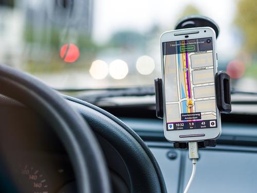 Исследователи сообщили, что водители Москвы время от времени разговаривают по телефону, находясь за рулём