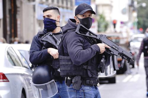 Глава МВД Франции заявил, что напавший на прихожан в Ницце прибыл в страну для теракта