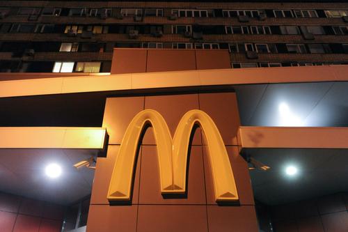 Макдоналдс введёт во всех ресторанах в Москве систему QR-кодов