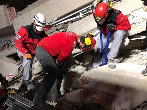 Спасатели раскрыли подробности спасения девочки через 91 час после землетрясения в Турции