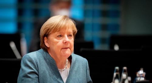 Меркель «внимательно следит» за выборами президента США