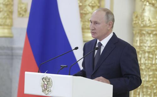  Путин заявил, что традиционные ценности становятся предметом «нечистоплотных игр»