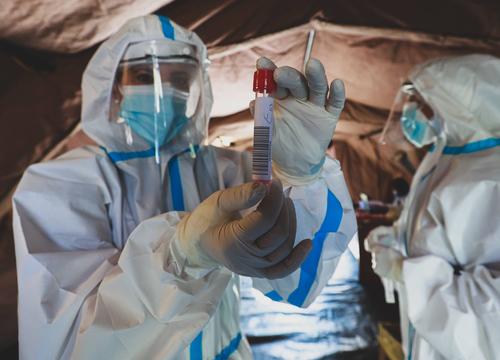 В Италии за сутки выявлено 37 809 новых случаев коронавируса COVID-19