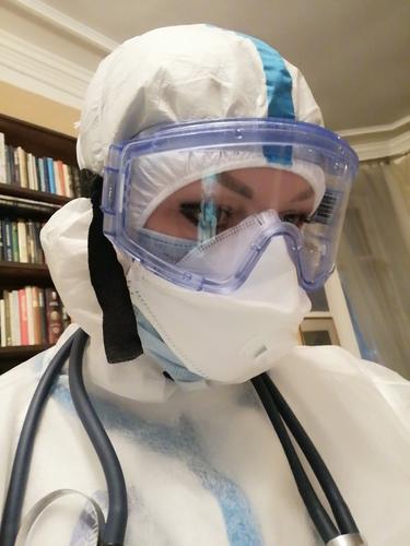 Эпидемия: Доктор Лена из ковид-бригады 