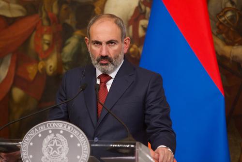 Пашинян заявил, что на прекращении боев в Карабахе настаивала армия Армении