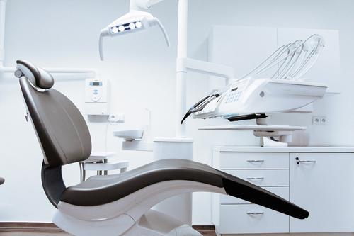 Опасно ли ходить к стоматологу во время пандемии коронавируса