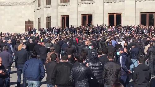 В Ереване проходят митинги протеста против Пашиняна