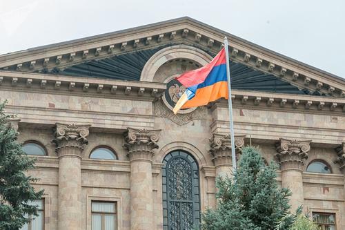 Армянская оппозиция собрала необходимые подписи для внеочередного созыва парламента