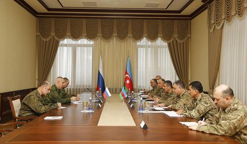 Министр обороны Азербайджана встретился с командующим миротворцами