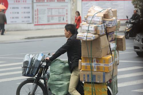 В Китае курьерские компании не справлялись с потоком заказов в день всемирного шоппинга