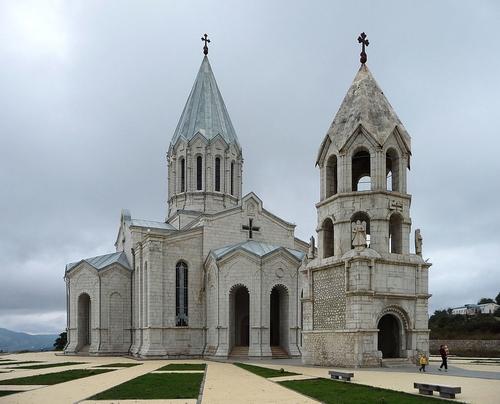Армянская церковь обвинила Азербайджан в осквернении храма в Шуши