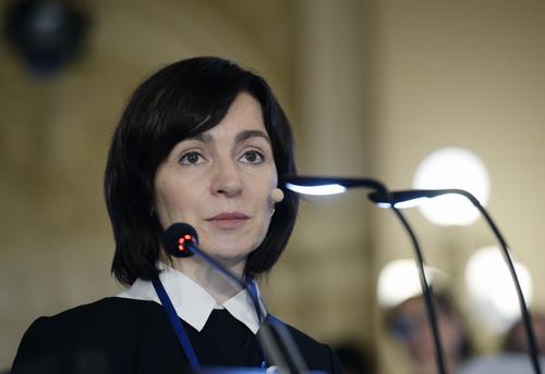 Экс-премьер Молдавии Санду избрана на пост президента страны 