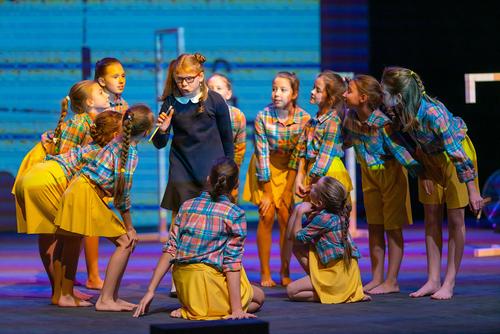 Дети, победившие рак, выступили на сцене Челябинского молодежного театра