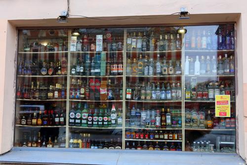 Общественный деятель Султан Хамзаев выдвинул идею запретить в России продажу алкоголя 1 и 2 января
