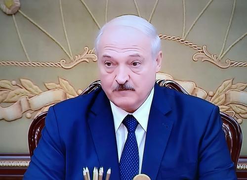 Лукашенко назвал коронавирус «политической и экономической болезнью»