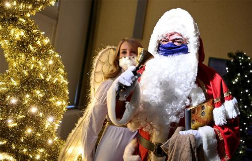 Глава МИД Ирландии попросил детей не приближаться к Санта-Клаусу