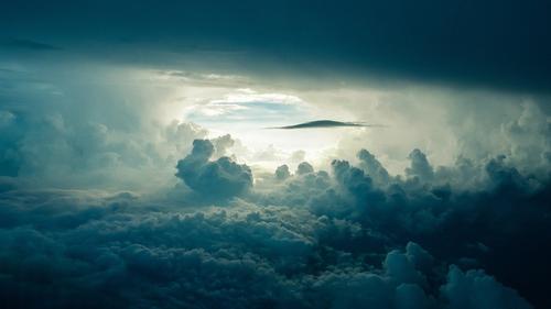 Российская стюардесса опубликовала видео редкого явления в небе