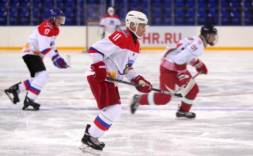 Песков не исключил участия Путина в хоккейном матче на Красной площади