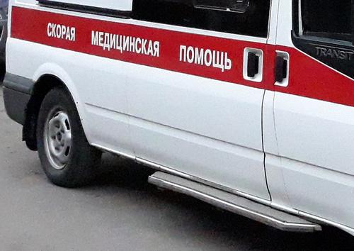 В Челябинске автомобиль после ДТП выехал на тротуар и сбил двух пешеходов