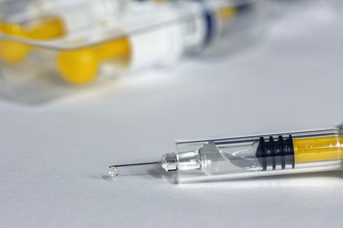 Инфекционист-вирусолог: иммунитет вырабатывается не сразу после введения вакцины