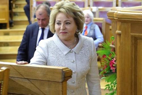 Матвиенко предложила назначить Минтруд куратором семейной политики 