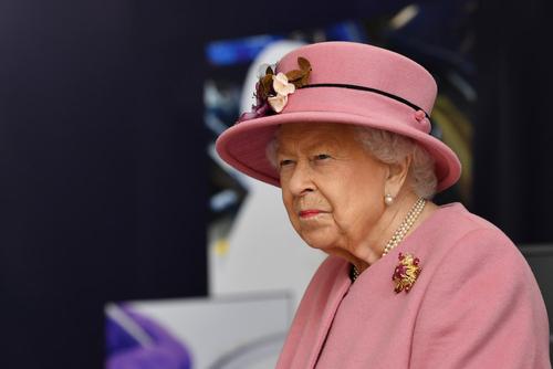 Слугу Елизаветы II задержали за кражу предметов из Букингемского дворца на 100 тысяч фунтов