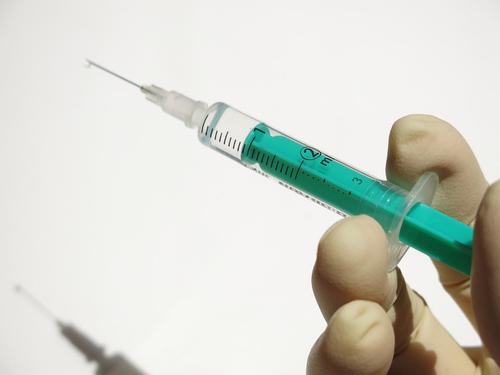 Сенатор Леонов считает, что после вакцинации от COVID-19 логично давать отгул