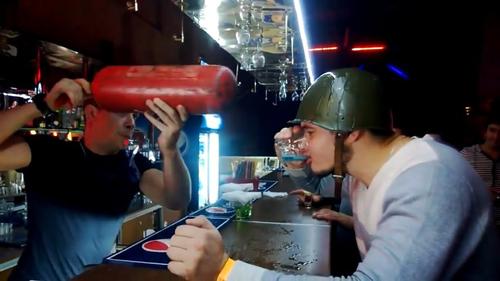 «Смертельный бронепоезд». Посетителю московского бара сломали позвоночник за выпивкой необычного коктейля