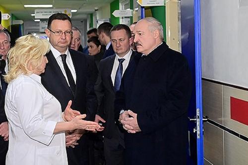 Лукашенко надеется, что коронавирус в Белоруссии отступает 