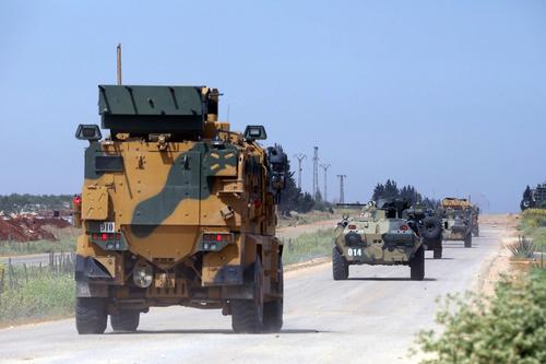 Сайт Avia.pro: российские военные перекрыли турецким колоннам путь в Сирии без единого выстрела