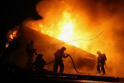 Пожар вспыхнул на нефтяной скважине в Оренбургской области