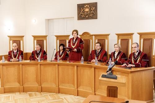 Однополая семья в Латвии выиграла в  Конституционном  суде
