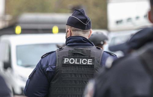 Parisien: еще пять человек задержаны во Франции по делу об убийстве учителя