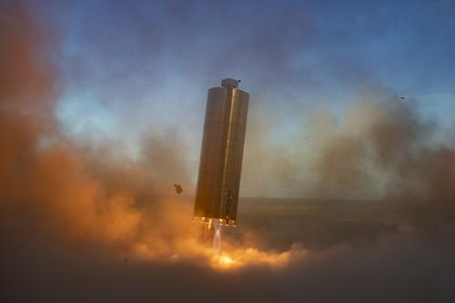 Взрыв космического корабля от SpaceX во время испытаний сняли на видео