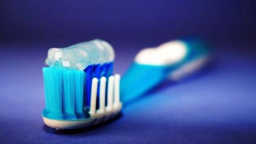 Вирусолог Зуев прокомментировал данные о возможности нейтрализации COVID-19 зубными пастами
