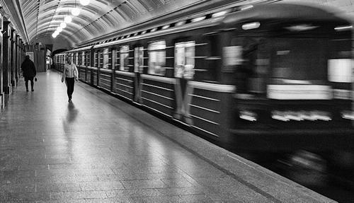Человек упал на пути «зеленой ветки» московского метро