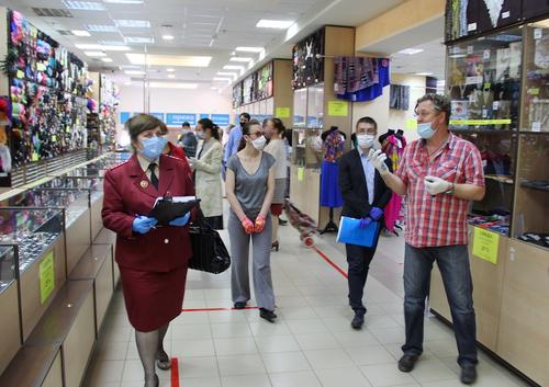   В торговых центрах САО за день оштрафовали 68 покупателей без масок и перчаток