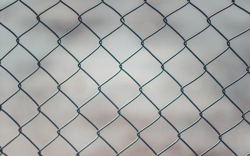 Жительница Башкирии застряла в заборе и погибла 