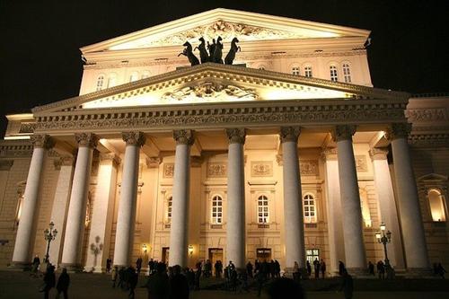 Из Большого театра в Москве эвакуировали около 500 человек после сообщения о «минировании»