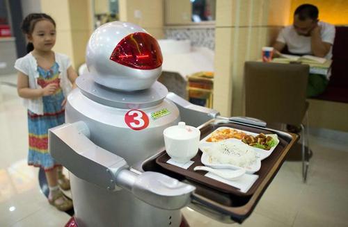 В Москве заказы из ресторанов будет доставлять робот 